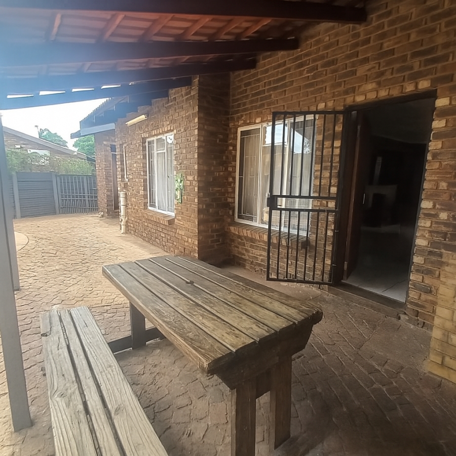 3 Bedroom Property for Sale in Safari Gardens North West